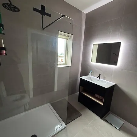 Moate View House בית נופש *